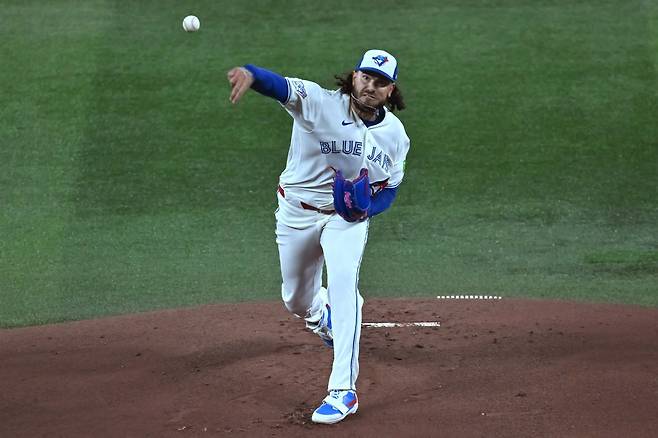 ‘최고구속 156.2㎞, 그런데…’ KBO리그 지배했던 폰세, MLB 첫 등판서 무릎 부상으로 조기 교체