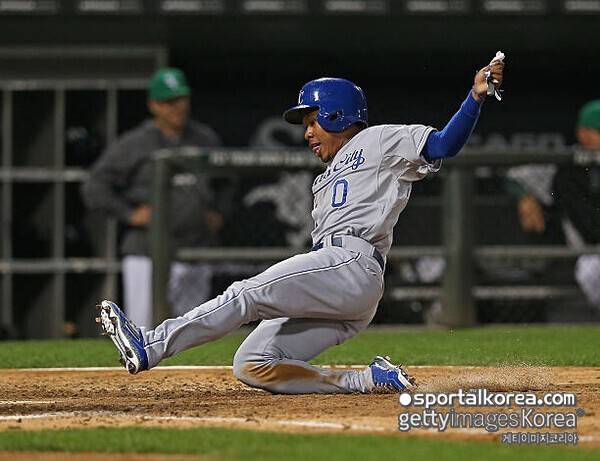 '향년 34세' 갑작스레 세상 떠난 월드 시리즈 챔피언…친정팀이 홈 개막전서 기렸다,