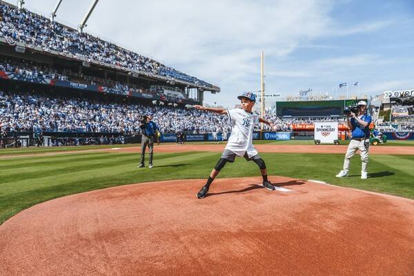 '향년 34세' 갑작스레 세상 떠난 월드 시리즈 챔피언…친정팀이 홈 개막전서 기렸다,