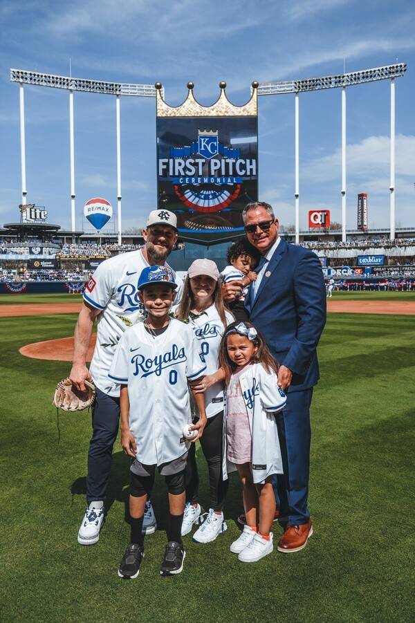 '향년 34세' 갑작스레 세상 떠난 월드 시리즈 챔피언…친정팀이 홈 개막전서 기렸다,