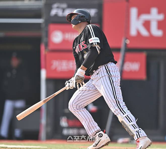 시범경기 ‘팀 내 홈런 1위’를 선발로 못 쓰다니…LG, 문보경 부상 회복이 시급하다 [SS시선집중]