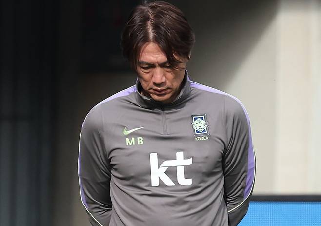 '코트디 0-4 참패' 홍명보 감독,