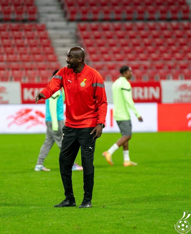 월드컵 2개월 앞두고 ‘경질’ 가능하다…‘손흥민 스승’ 아도 감독, 가나 대표팀서 퇴장