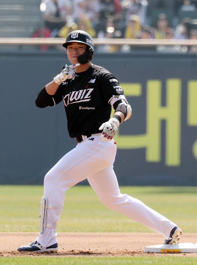 한화 오재원-KT 이강민-롯데 박정민, 프로야구 개막전부터 ‘슈퍼 샤인’