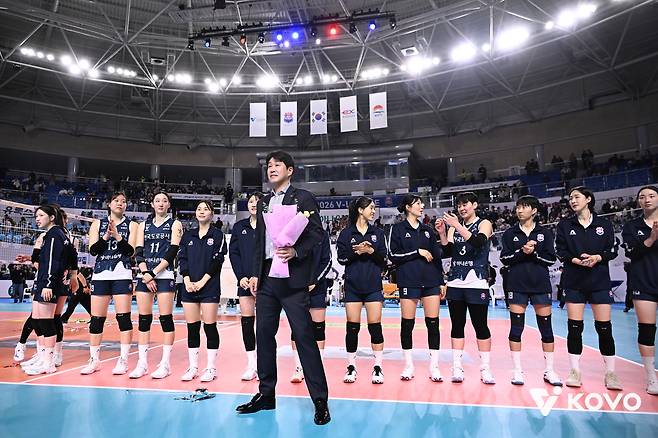 김종민 감독의 계약 만료일은 왜 4월말이 아닌 3월말이었나…배구단 너머 본사 윗선의 개입으로 도로공사는 챔프전 ‘악역’을 자처했다 [남정훈의 오버 더 네트]