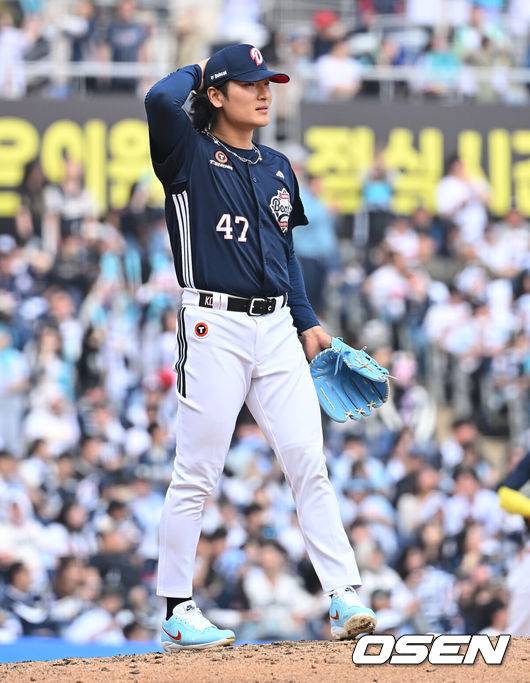 국대 에이스가 홈런 2방 맞고 5이닝 못 채웠는데...134승 레전드 사령탑,