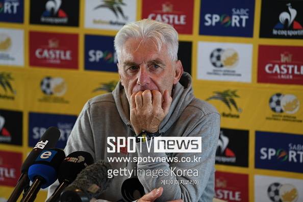 홍명보호 0-4 완패 듣고 자신감 얻었나, 최약체 남아공 “월드컵 이변 가능하다” 공식발언