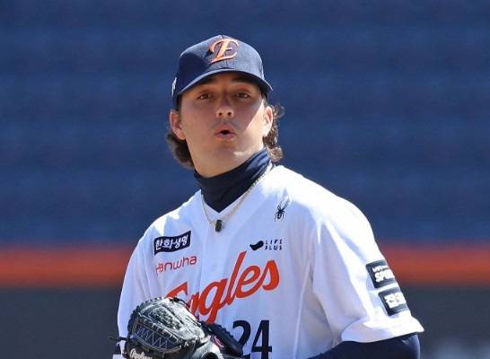 '한화 어쩌나' 화이트, 1루 수비 중 다리 찢다가 '왼쪽 허벅지 통증' OUT→