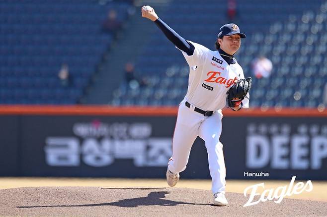 '한화 어쩌나' 화이트, 1루 수비 중 다리 찢다가 '왼쪽 허벅지 통증' OUT→