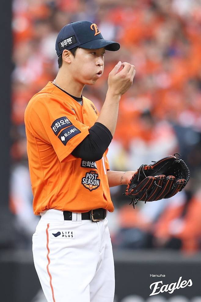 하필 146km 직구가 안면을 강타하다니…엄상백 1군 등록 첫날부터 수난, 헤드샷 자동퇴장 불명예