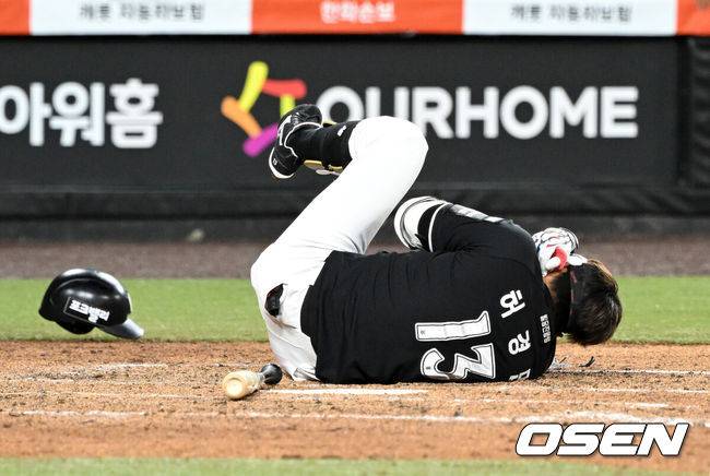 '악!' 허경민 얼굴에 146km/h 패스트볼 직격…엄상백 헤드샷 퇴장 조치 [오!쎈 대전]