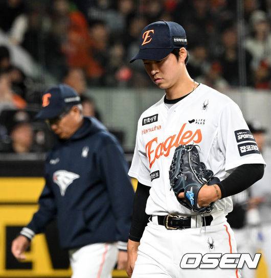 '악!' 허경민 얼굴에 146km/h 패스트볼 직격…엄상백 헤드샷 퇴장 조치 [오!쎈 대전]