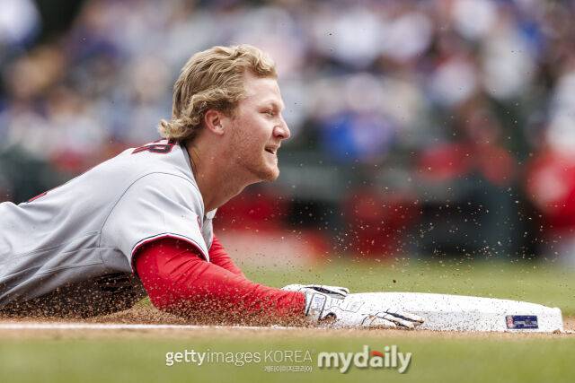'홈런-볼넷-안타-안타-홈런-3루타-볼넷-안타-안타-안타' 방출 3회 눈물 씼었다, ML 역대 두 번째 대기록이라니