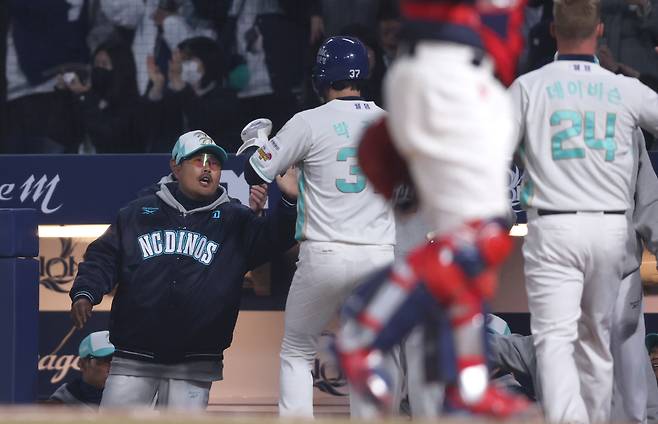 롯데 연승 컷! 이호준 NC 감독, 예언 들어맞았다! →