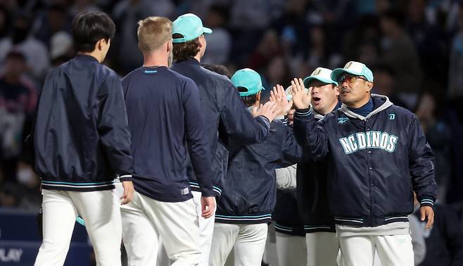 롯데 연승 컷! 이호준 NC 감독, 예언 들어맞았다! →