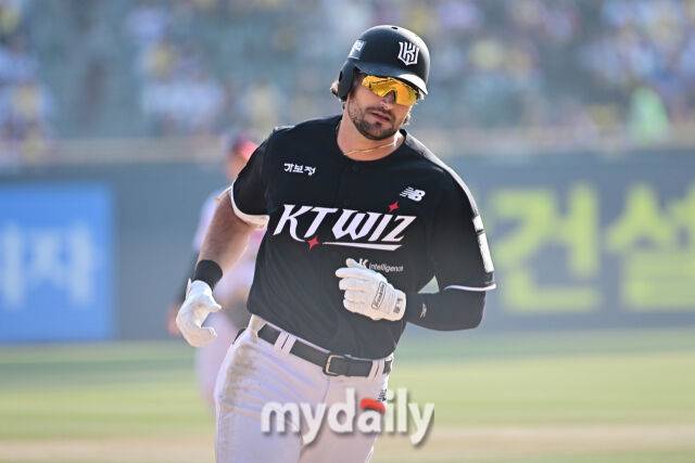 '화이트 부상+엄상백 헤드샷 퇴장-노시환 5삼진' 한화 승승승 실패, 강백호 더비 첫판 내줬다…ML 28G 외인 KKKKKKK 데뷔승 [MD대전]