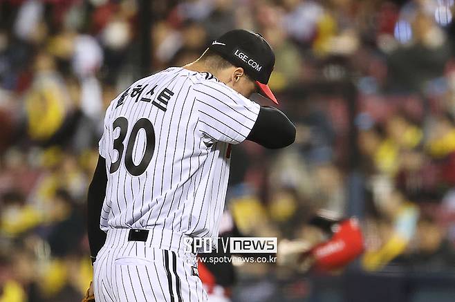 LG가 이길 수 없는 경기를 한다… 외국인 선발 합계 4이닝 13실점, 챔피언 조기 위기 봉착?