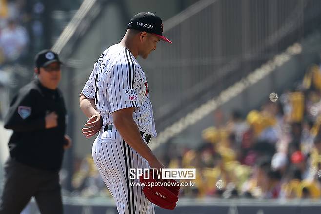 LG가 이길 수 없는 경기를 한다… 외국인 선발 합계 4이닝 13실점, 챔피언 조기 위기 봉착?