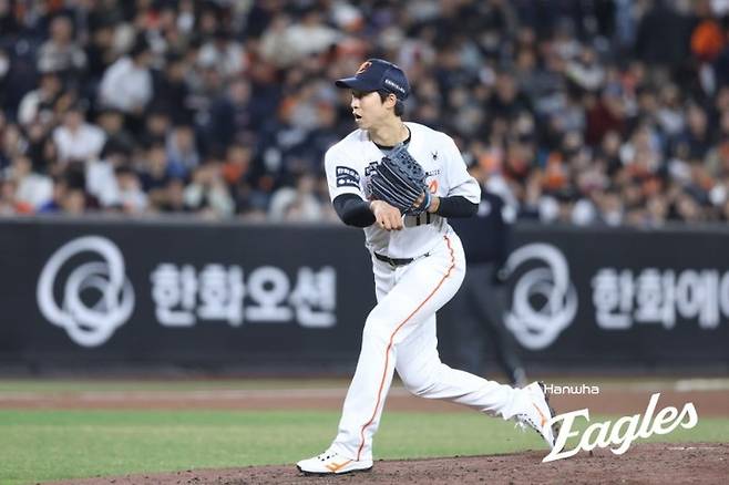 아! 허경민에 '146km 헤드샷', 한화 엄상백 시즌 첫 등판에 다이렉트 퇴장...화이트는 데뷔전 부상