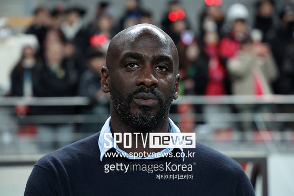 [오피셜] ‘오스트리아전 패배=경질’ 공식될까...“우리도?” 팬들 기대→1-5 대패한 가나 오토 아도 감독 경질