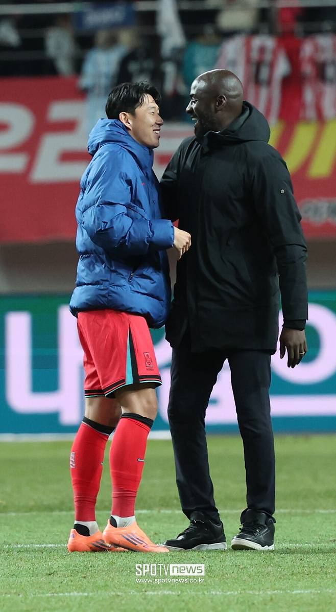 [오피셜] ‘오스트리아전 패배=경질’ 공식될까...“우리도?” 팬들 기대→1-5 대패한 가나 오토 아도 감독 경질