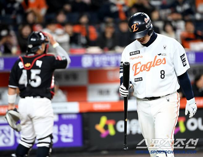 고비마다 KKKKK! 고개숙인 토종 홈런왕 '5타수 5삼진'…젊은피 활약에 '찬물' → 사건사고보다 컸던 존재감 [대전피플]