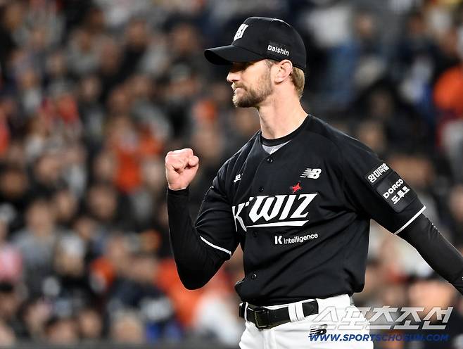 고비마다 KKKKK! 고개숙인 토종 홈런왕 '5타수 5삼진'…젊은피 활약에 '찬물' → 사건사고보다 컸던 존재감 [대전피플]