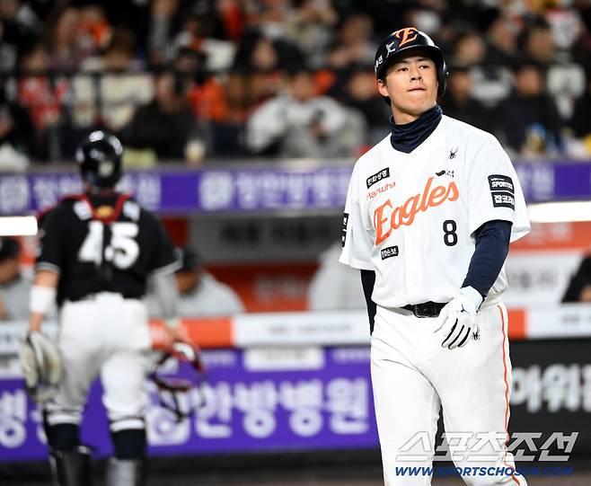 고비마다 KKKKK! 고개숙인 토종 홈런왕 '5타수 5삼진'…젊은피 활약에 '찬물' → 사건사고보다 컸던 존재감 [대전피플]