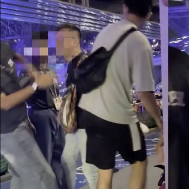 '역대급' 야구장 알바생 뺨 때린 관중, 영구 출입 금지에 해고까지 당했다