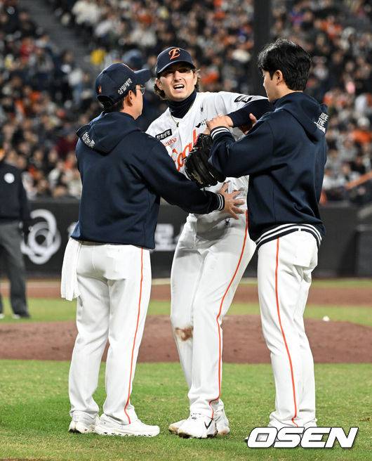 '초비상' 한화, 1패가 문제가 아니다…'다리찢기 투혼' 새 외인 긴급강판, 심각한 부상 아니어야 할 텐데 [오!쎈 대전]