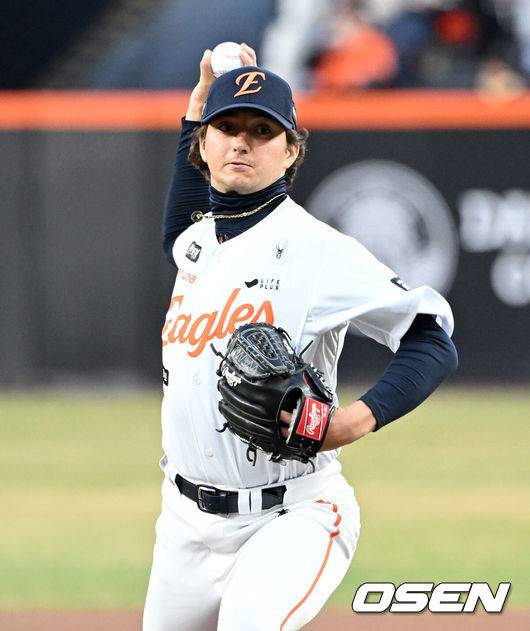 '초비상' 한화, 1패가 문제가 아니다…'다리찢기 투혼' 새 외인 긴급강판, 심각한 부상 아니어야 할 텐데 [오!쎈 대전]