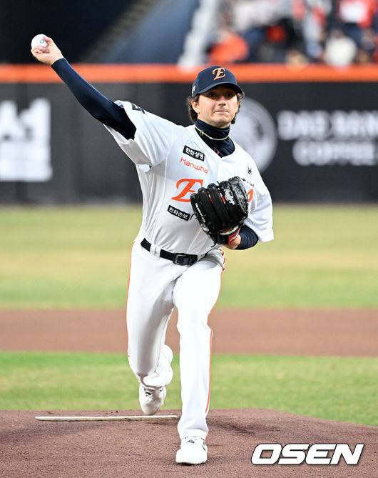 '초비상' 한화, 1패가 문제가 아니다…'다리찢기 투혼' 새 외인 긴급강판, 심각한 부상 아니어야 할 텐데 [오!쎈 대전]