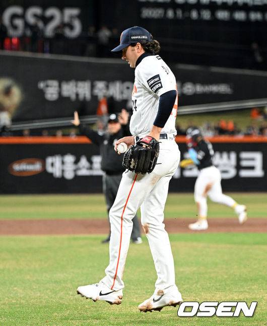 '초비상' 한화, 1패가 문제가 아니다…'다리찢기 투혼' 새 외인 긴급강판, 심각한 부상 아니어야 할 텐데 [오!쎈 대전]