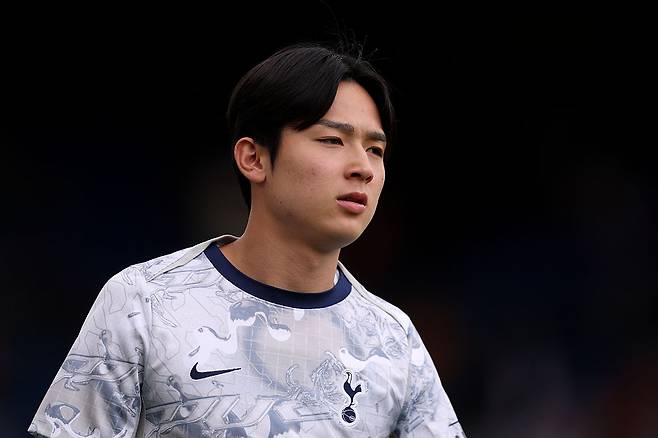 이영표·손흥민·양민혁 계보 이어 ‘한국인 4호’ 탄생할 수도…“토트넘, EPL 잔류 시 이강인 영입 경쟁 참전한다”