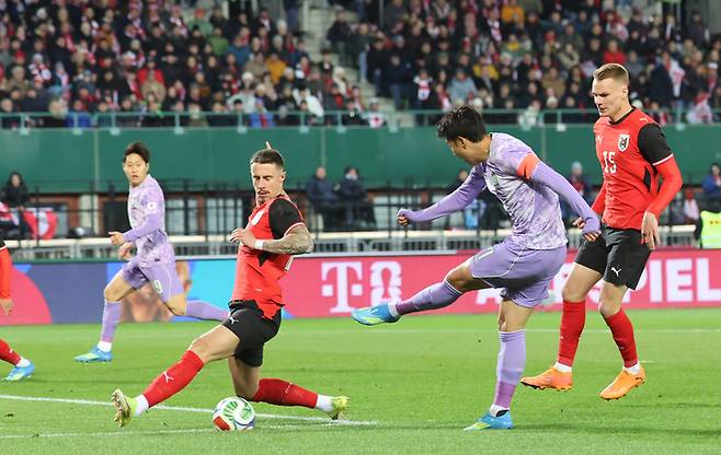 ‘스리백 재가동’ 홍명보호, 오스트리아와 잘 싸웠으나 0-1 패배 ‘사비체르 결승포’…손흥민·오현규 결정적 슛에도 2연속 무득점[SS 빈 현장]