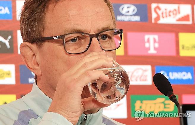 오스트리아 감독, 홍명보호 극찬…
