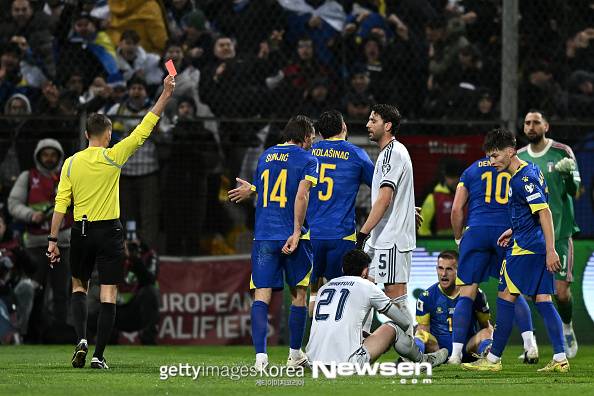 ‘바스토니 퇴장’ 이탈리아 또 월드컵 예선 탈락, 보스니아헤르체고비나에 승부차기 패