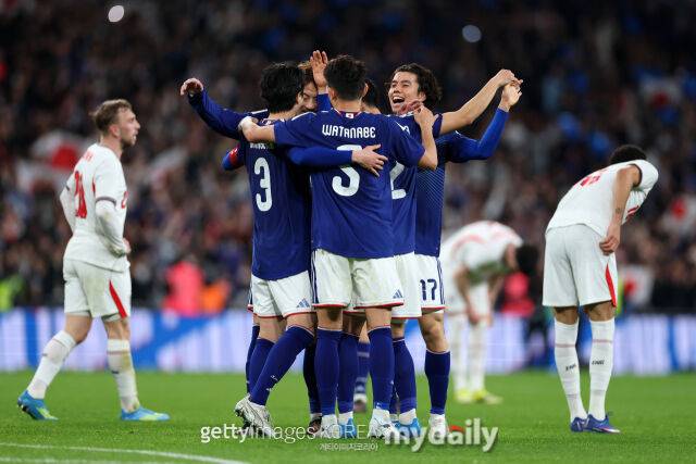 '미토마 결승골' 일본, 웸블리에서 아시아 국가 사상 첫 잉글랜드 격파…7만 9000 관중 야유