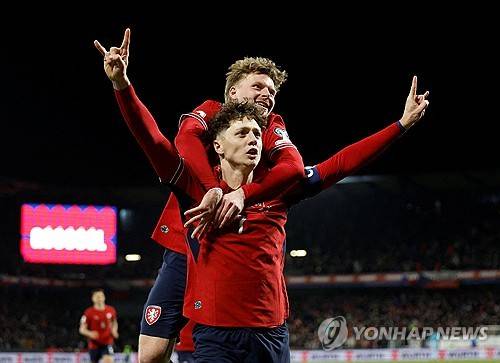 하늘이 홍명보호 돕는다…체코, 승부차기 끝 덴마크 잡고 20년 만의 월드컵 본선행→이탈리아 탈락까지 겹치며 '16강 시나리오' 열렸다