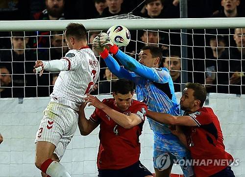 하늘이 홍명보호 돕는다…체코, 승부차기 끝 덴마크 잡고 20년 만의 월드컵 본선행→이탈리아 탈락까지 겹치며 '16강 시나리오' 열렸다