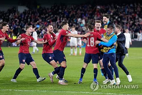 하늘이 홍명보호 돕는다…체코, 승부차기 끝 덴마크 잡고 20년 만의 월드컵 본선행→이탈리아 탈락까지 겹치며 '16강 시나리오' 열렸다