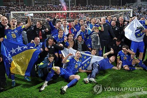 하늘이 홍명보호 돕는다…체코, 승부차기 끝 덴마크 잡고 20년 만의 월드컵 본선행→이탈리아 탈락까지 겹치며 '16강 시나리오' 열렸다