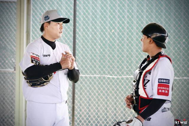 ERA 2점대→연봉 3억 잭팟, 한화는 왜 이 선수 포기했나…100억 강백호 보상선수의 진심