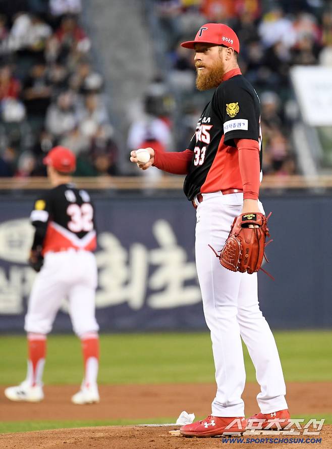 '와 30억 에이스급' KIA 재계약 애원해줘서 고맙다…