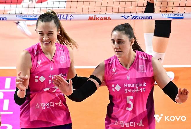 프로배구 일정 마친 외국인 선수들 속속 출국…'장기 체류'도