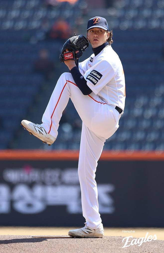 한화 154km 외인투수 부상에 난리났다…이미