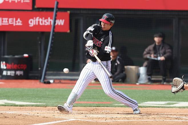 김도영-이범호도 탄식, 대기록 도둑질한 이 선수… 점프 캐치에 담긴 의미, ‘개막 3연패’ LG의 위안