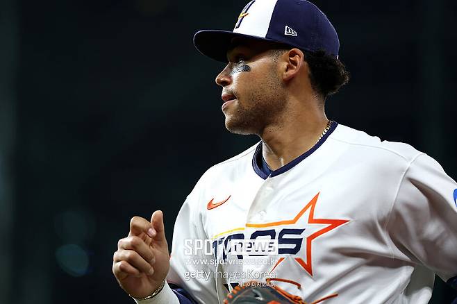 만우절 장난인가? 헛스윙→헛스윙→헛스윙이 삼진이 아니라니…멍때린 심판, 결국 볼넷됐다