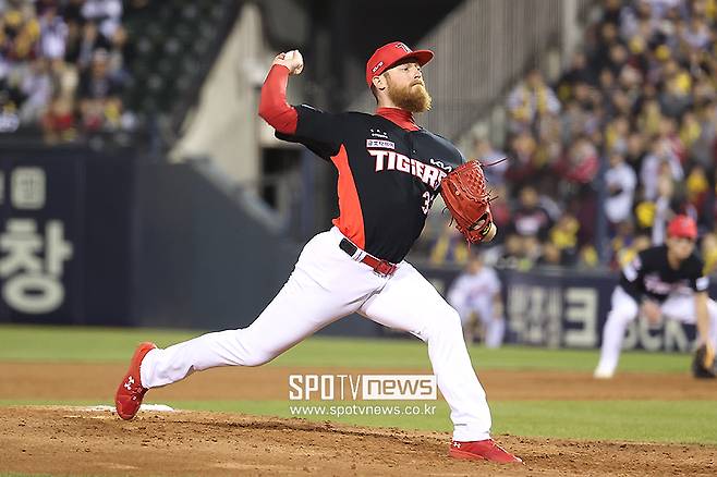 KIA 에이스는 파도 파도 미담만… 동료까지 업그레이드시켰다고? KIA 시즌 반란 일으키나