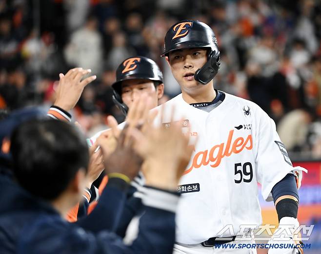 시범경기 5홈런 → 데뷔 첫 대포까지…대전에 움트는 거포 본능, 명장의 시선 [대전포커스]